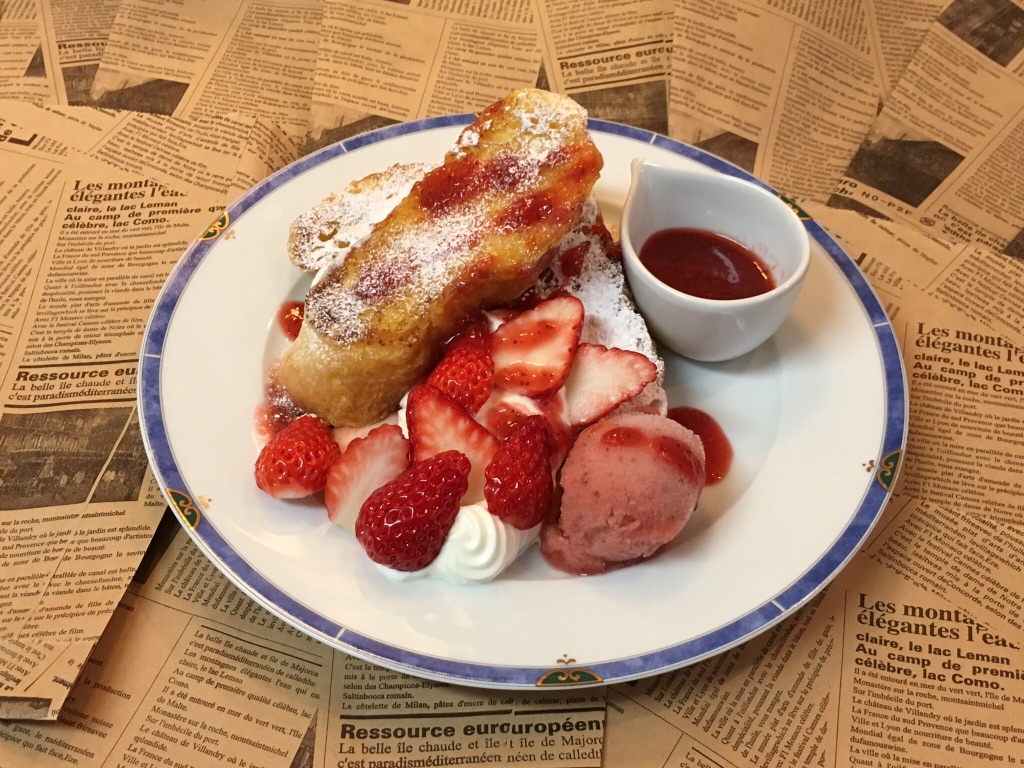 喫茶　苺フレンチ